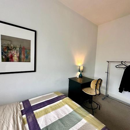 Whitechapel Station Rooms London Eksteriør billede