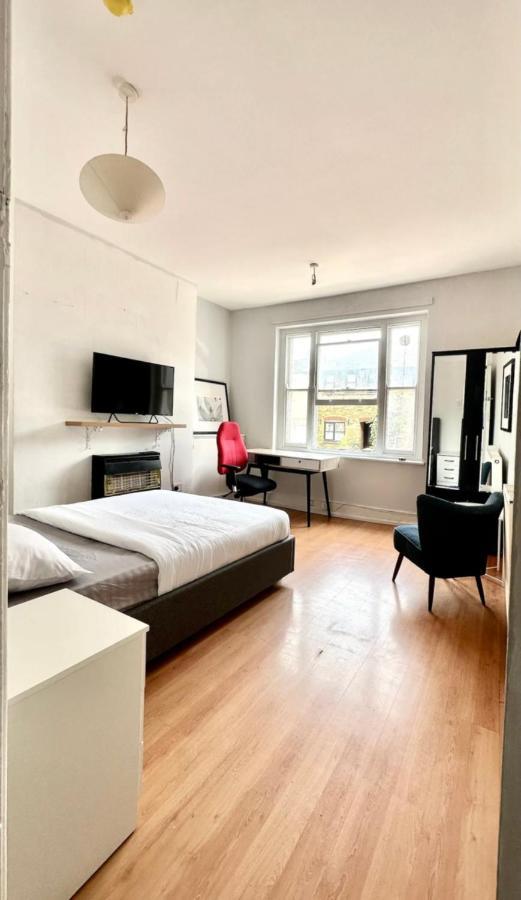 Whitechapel Station Rooms London Eksteriør billede