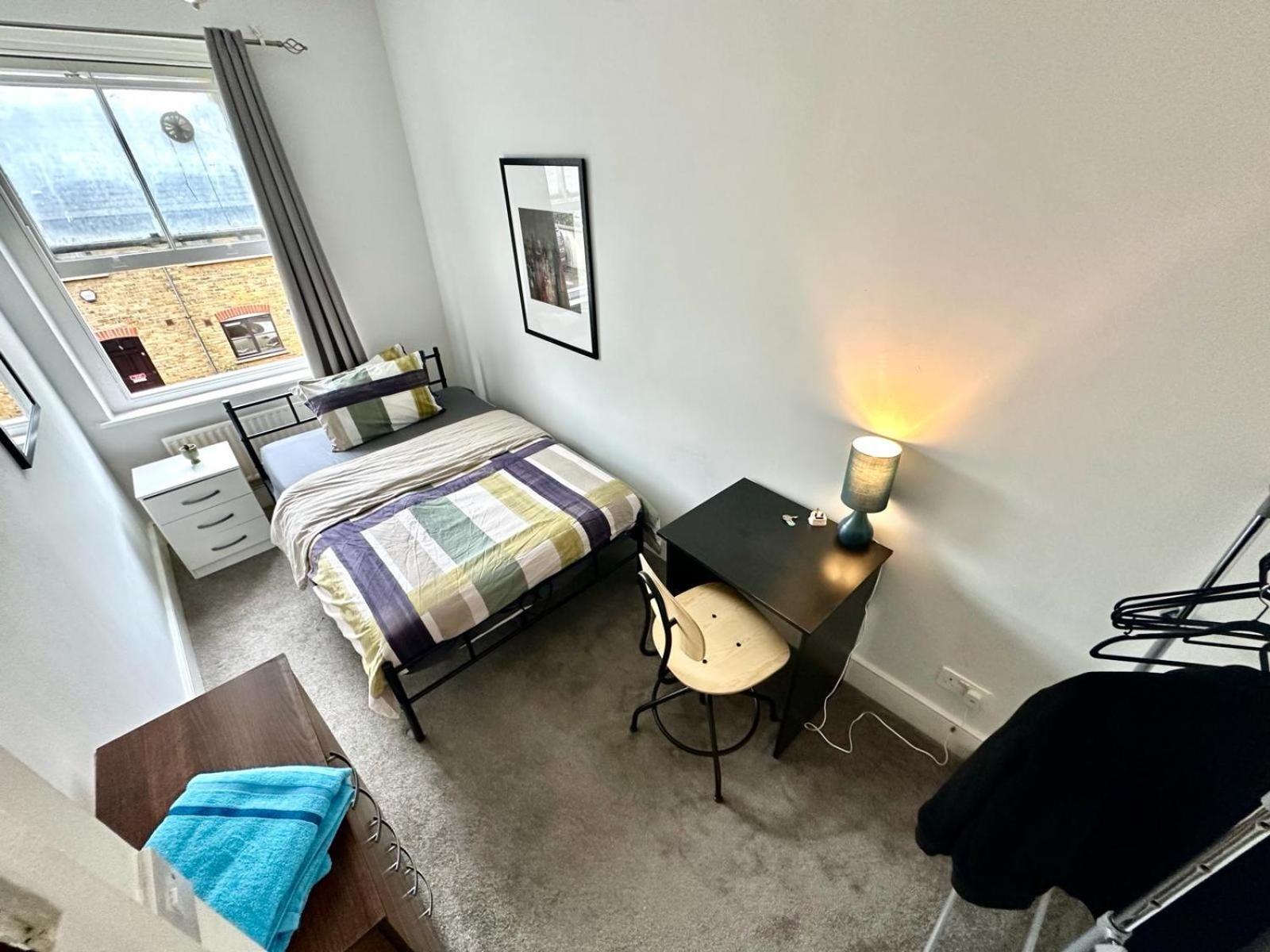 Whitechapel Station Rooms London Eksteriør billede