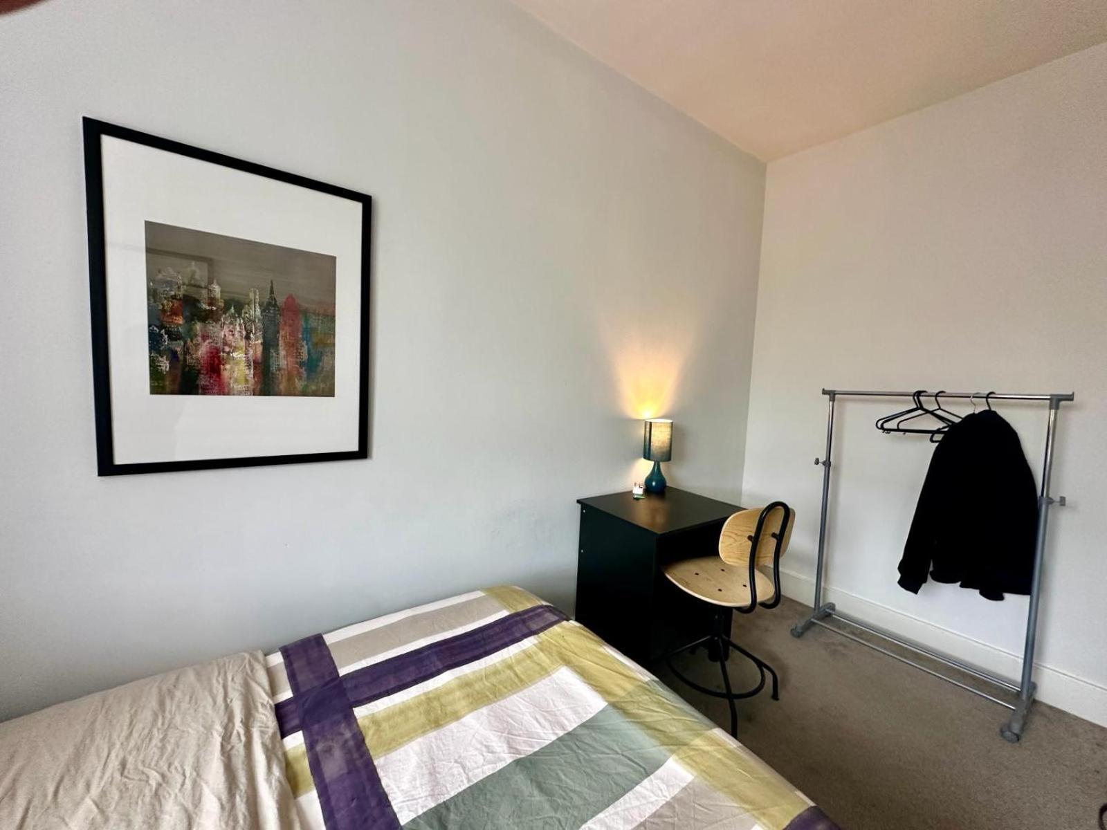 Whitechapel Station Rooms London Eksteriør billede