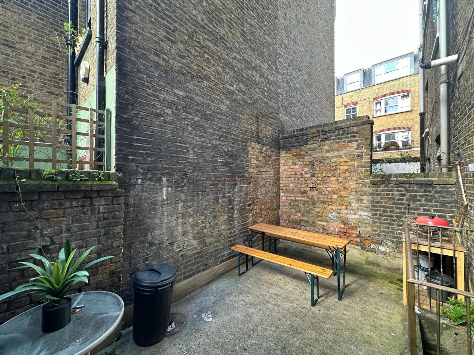 Whitechapel Station Rooms London Eksteriør billede