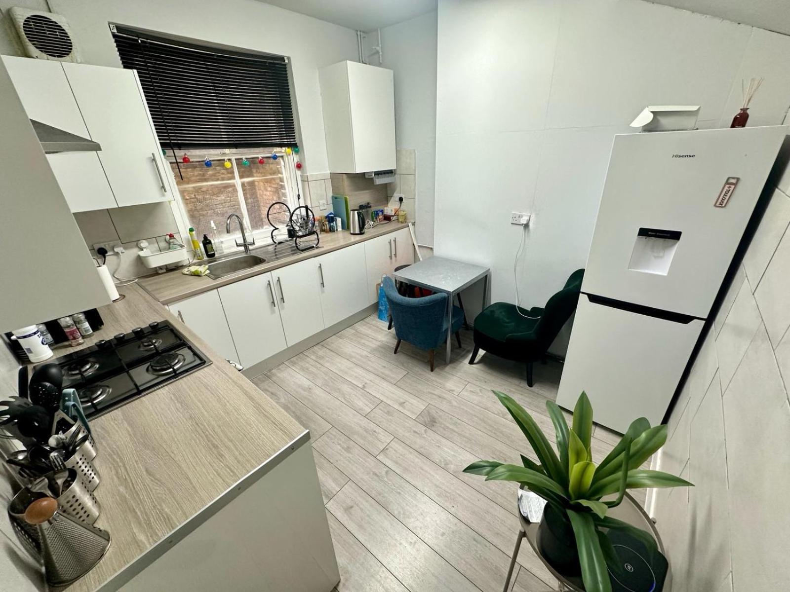 Whitechapel Station Rooms London Eksteriør billede